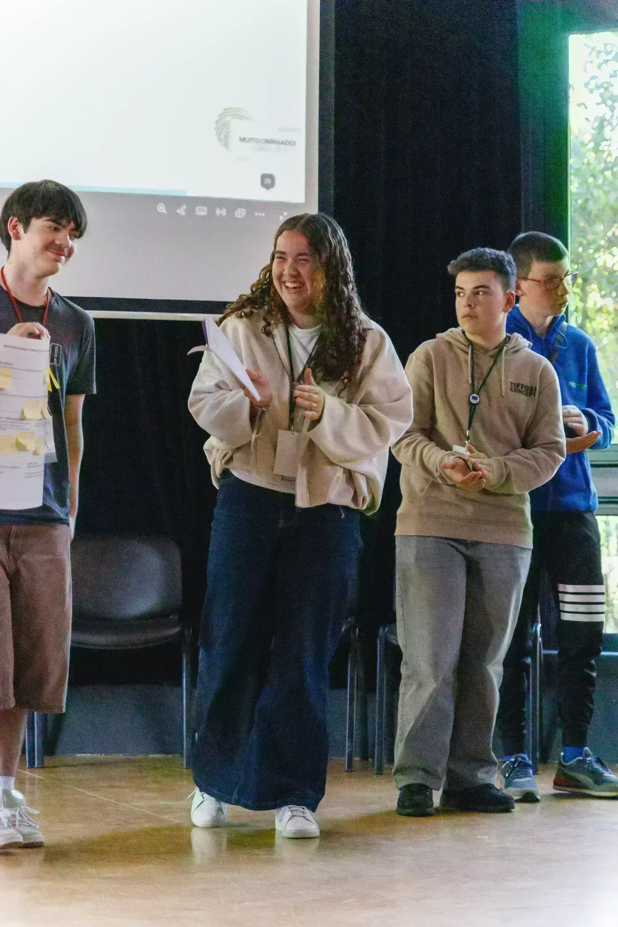 alunos a apresentar ideias